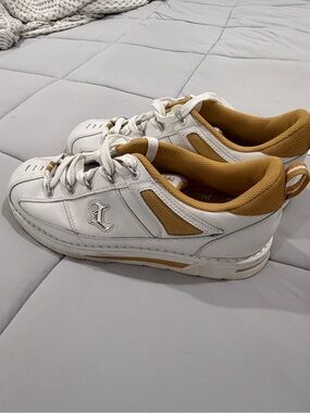 Lugz vintage White and Mustard Tan Low-Top Sneakers